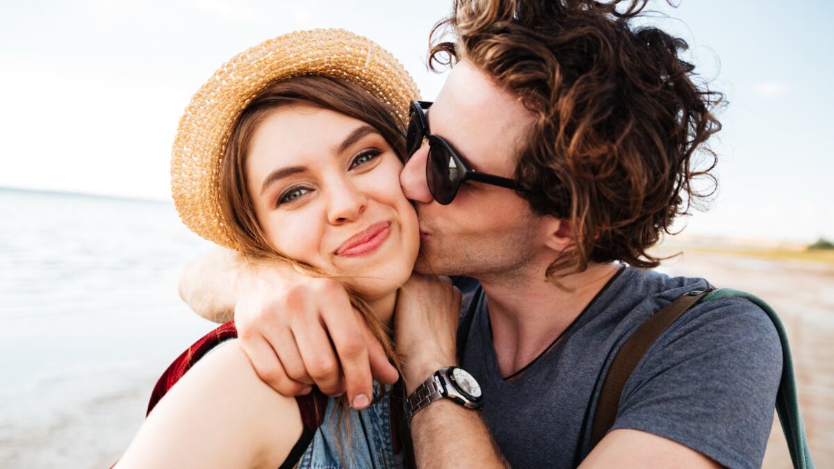 Estas son las señales que podrían indicarte si le gustas o no.