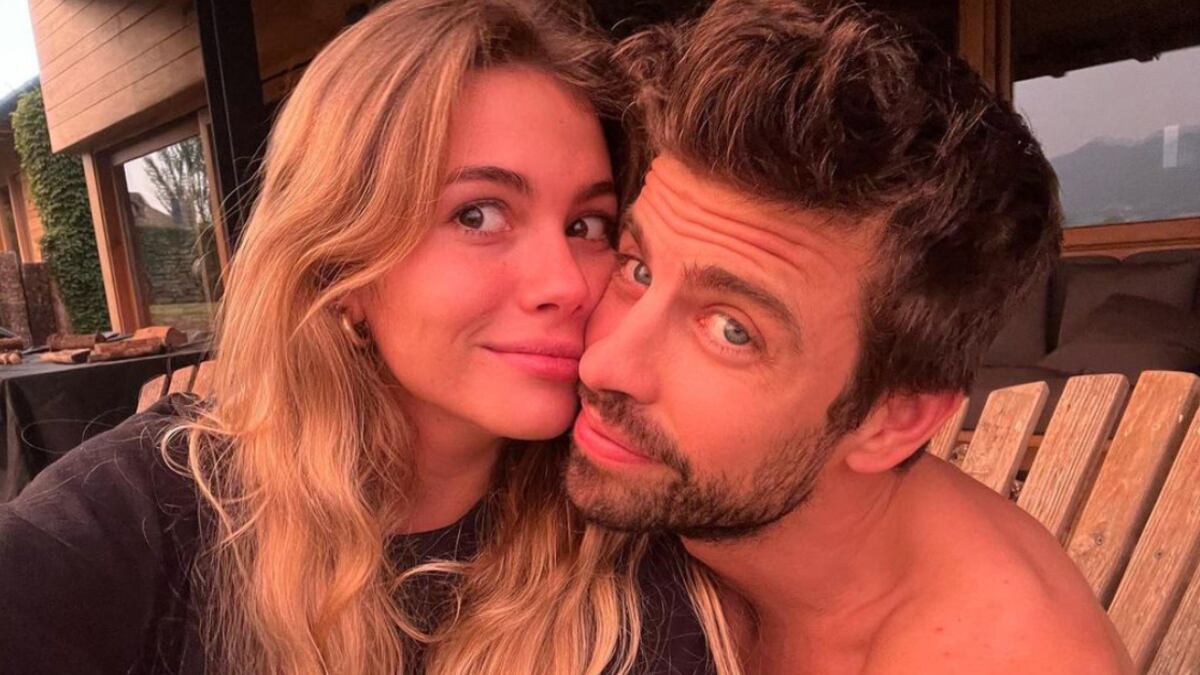 La pareja fue captada llegando al aeropuerto de Barcelona tras festejar el cumpleaños de Clara Chía.