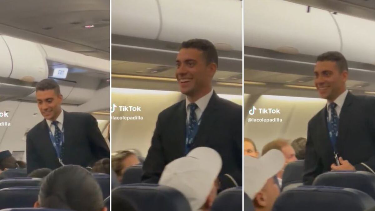 Las mujeres en el vuelo le silbaron, se tomaron fotos y le dijeron uno que otro cumplido, algo que sin duda él disfrutó.