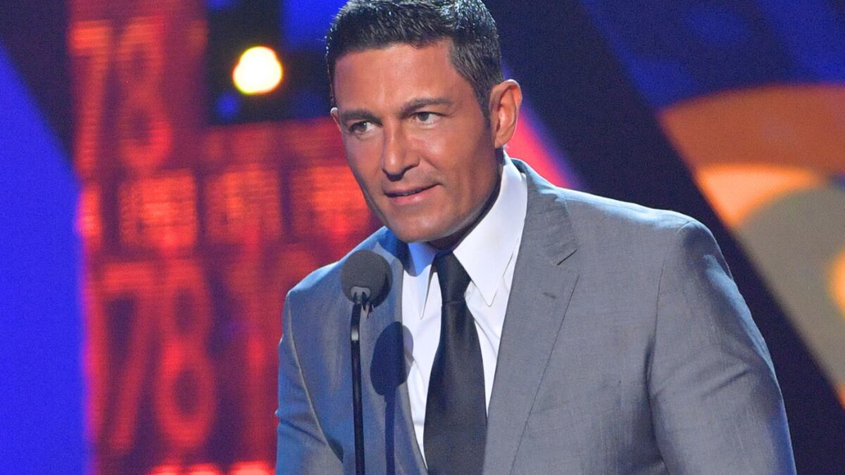 Esta foto de Fernando Colunga en su juventud, asombró a los fans.