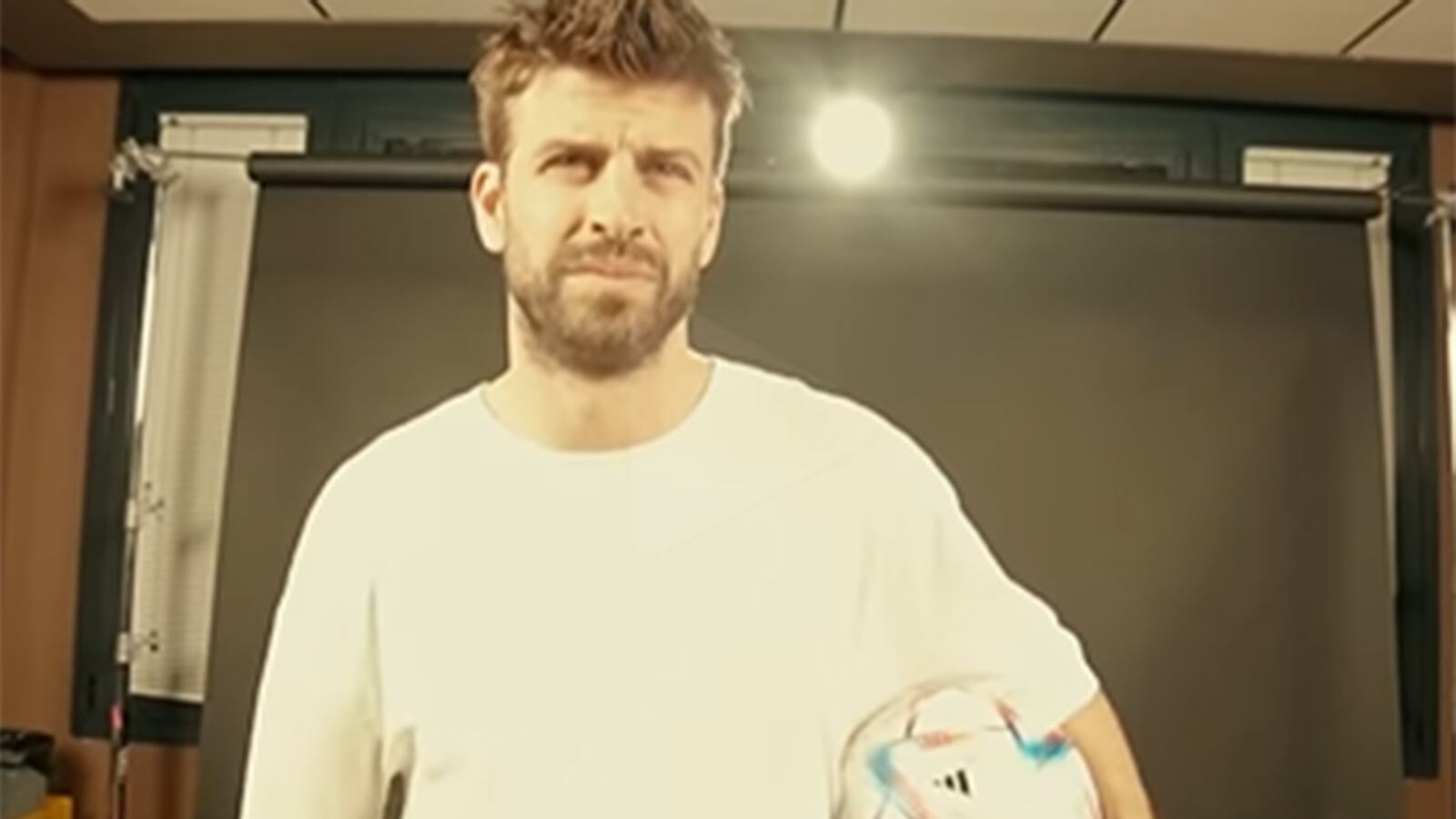 Piqué sigue tomando las peores decisiones.