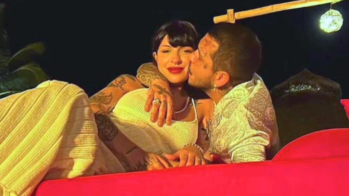 El indiscutible estilo de Cazzu será galardonado en los Premios Martín Fierro de la Moda 2023.