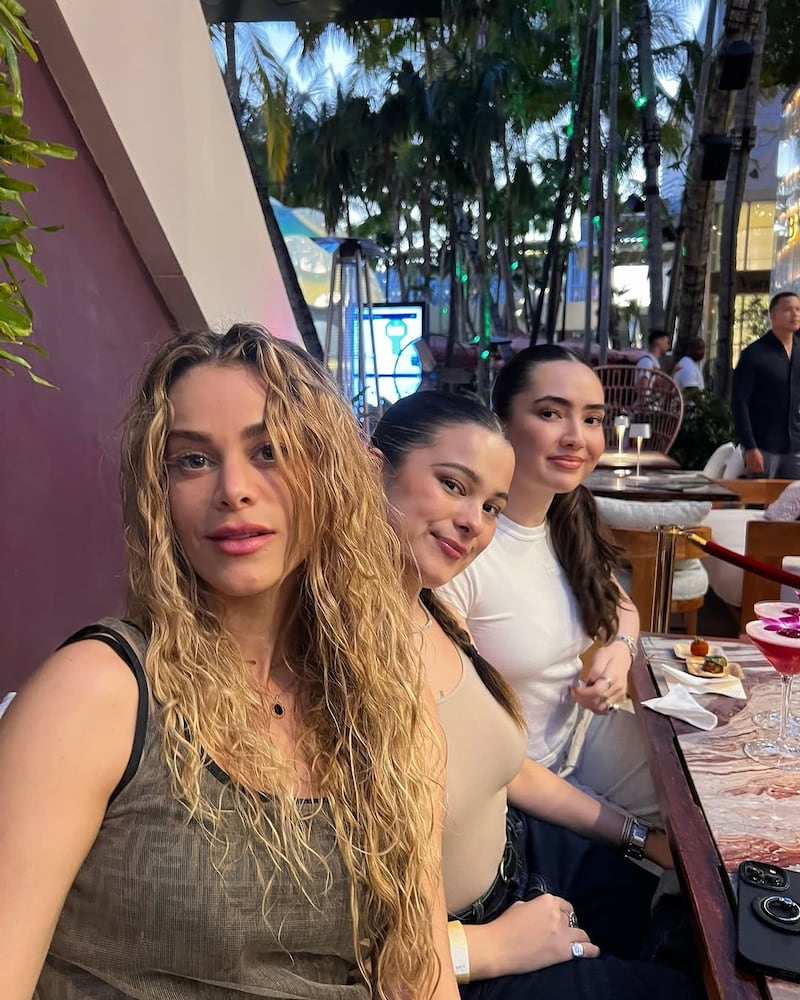 Candela Márquez y la hija de Alejandro Sanz.