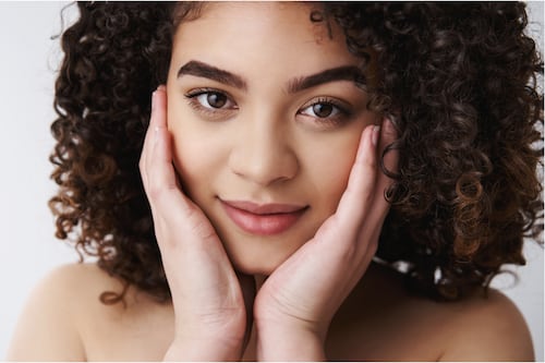 Qué es el maquillaje efecto blur que triunfa en TikTok y así puedes integrarlo a tu rutina diaria este 2025