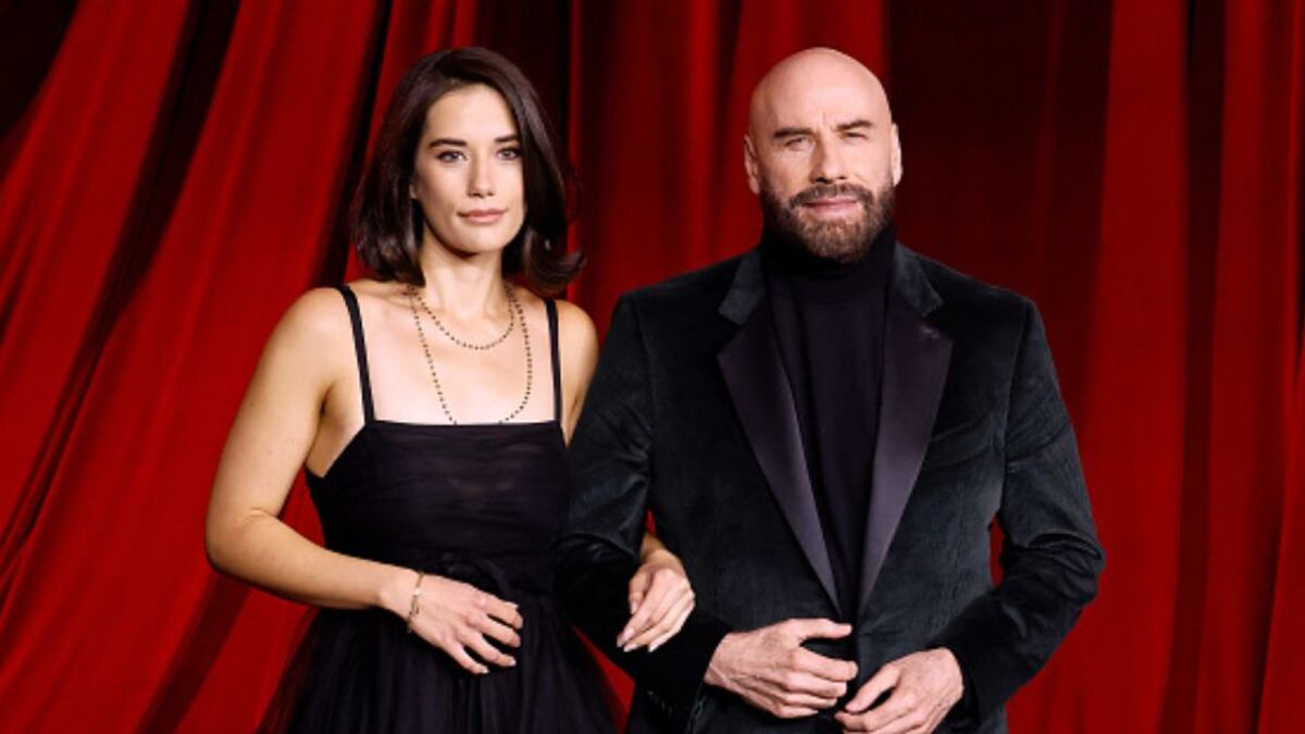 John Travolta reaparece con su hija y ella sorprende a redes con el impactante parecido a su fallecida madre