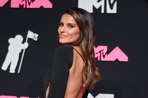 “Irreconocible”: Nelly Furtado reaparece en bikini y su transformación impacta a las redes