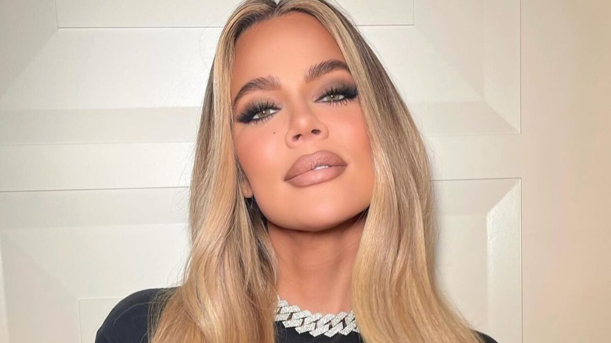 Khloé Kardashian fue criticada por supuestamente editar su rostro en nueva foto