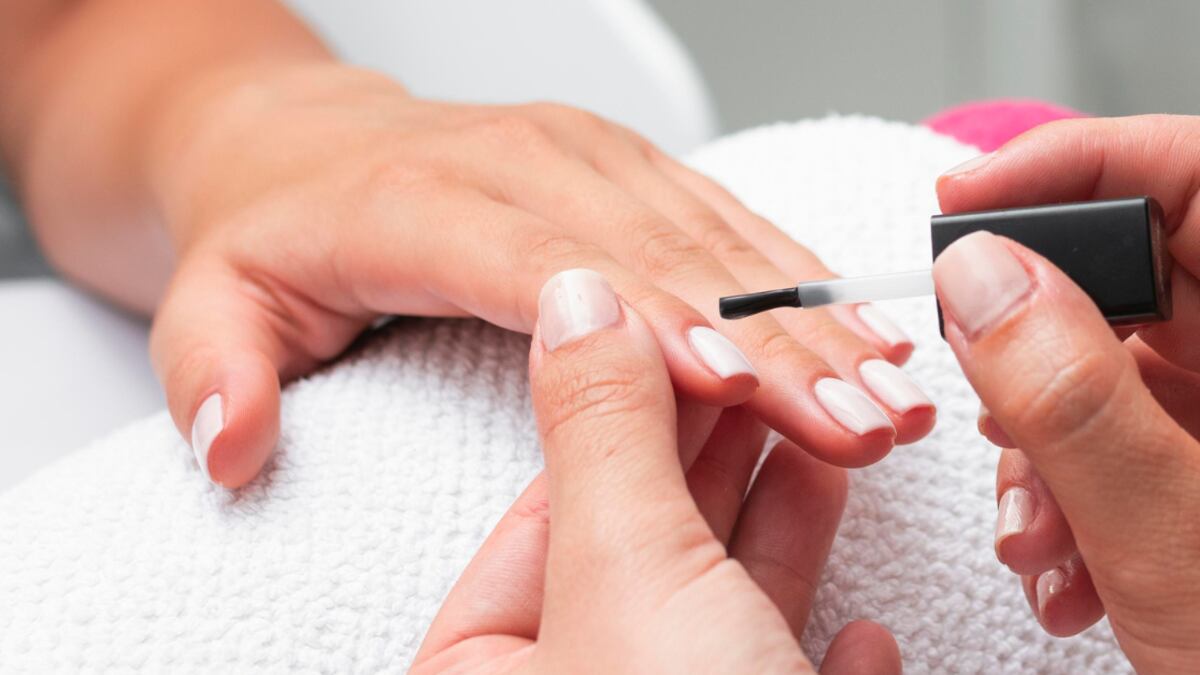 Las uñas base ‘rubber’