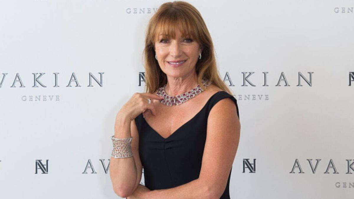"¡Mira sus brazos!": Jane Seymour reaparece deslumbrante a sus 73 años y este detalle se roba las miradas