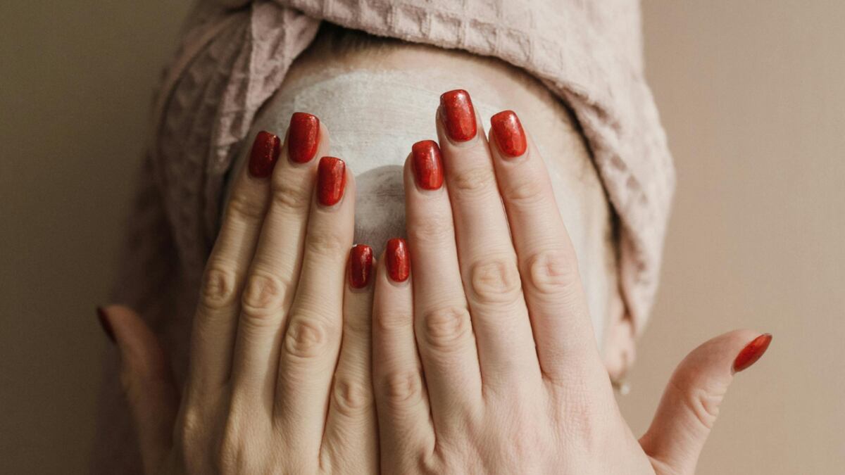 Este es la técnica de uñas que promete enamorarte este 2024.