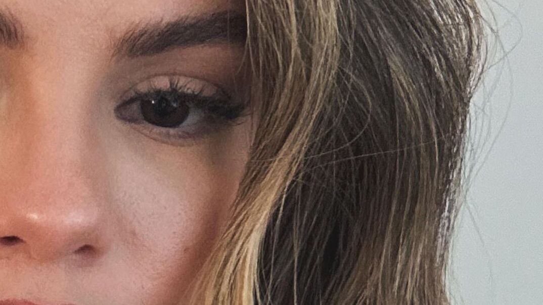 La cantante comparte fotos y luego las borra.