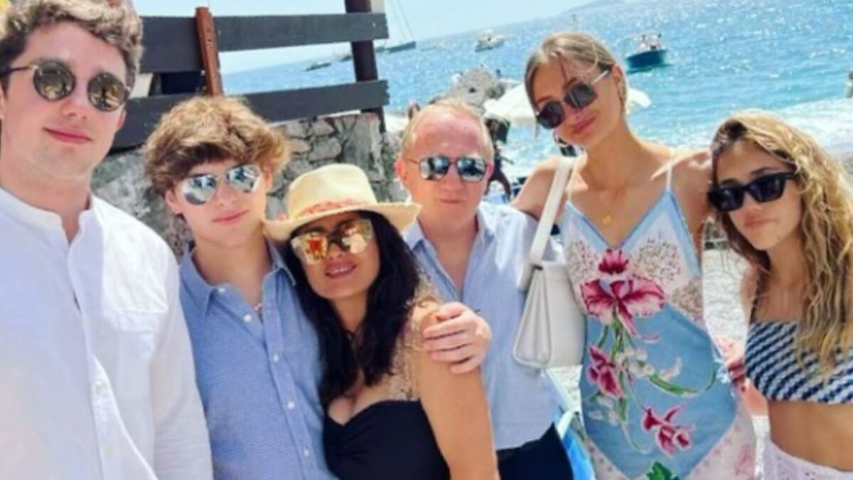 Salma Hayek está disfrutando de unas merecidas vacaciones con toda la familia