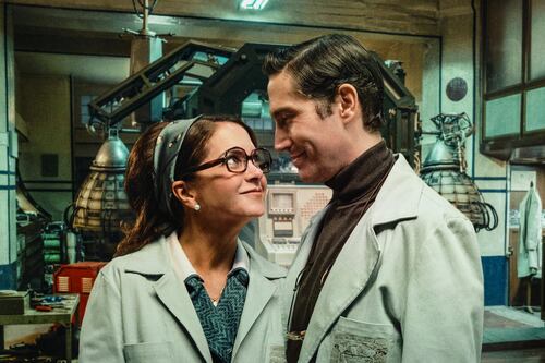 “Nuestros tiempos”: la entretenidísima película mexicana que arrasa en Netflix y marca el regreso de Lucero al cine