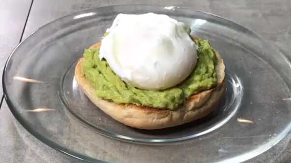 Tostadas de aguacate con huevo