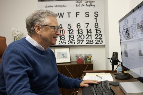 Bill Gates dijo que solo tres tipos de trabajo sobrevivirán en la era de la Inteligencia Artificial