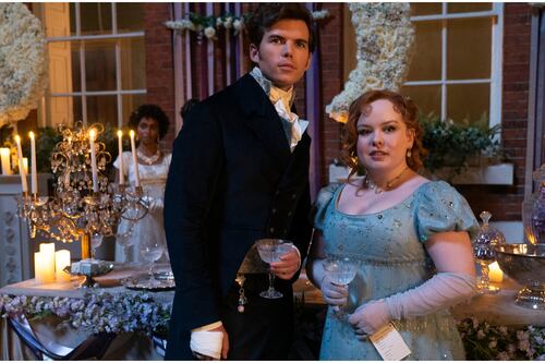 Bridgerton 3: el detalle oculto en el reloj que Colin regala a su mamá que nadie se dio cuenta y que te hará llorar