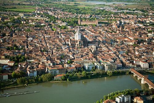 Madre italiana gana juicio para desalojar de su casa a sus dos hijos de 40 años