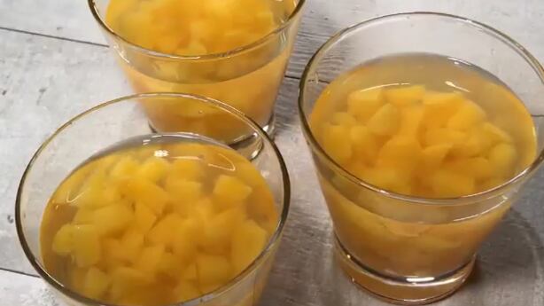 Así puedes preparar vino con durazno