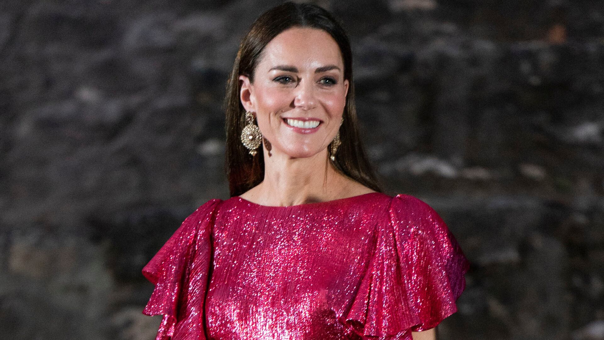 Kate Middleton seria vista en un hospital especializado en cáncer en Estados Unidos, pero la corona británica lo desmintió.