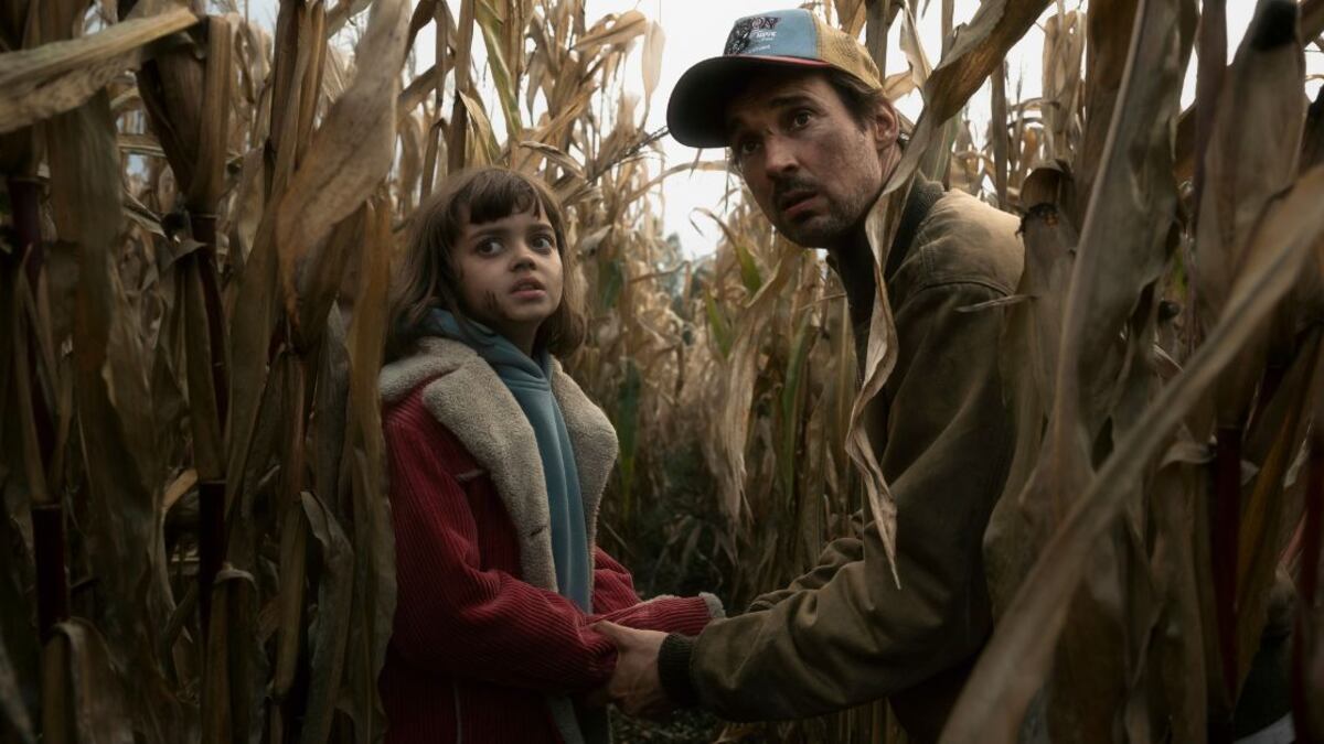 Escenas de la miniserie 'La señal'