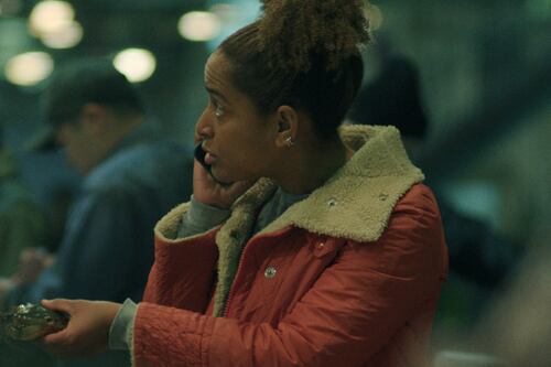 Esta es la serie de suspenso en Netflix perfecta para ver el fin de semana: te deja con ganas de más