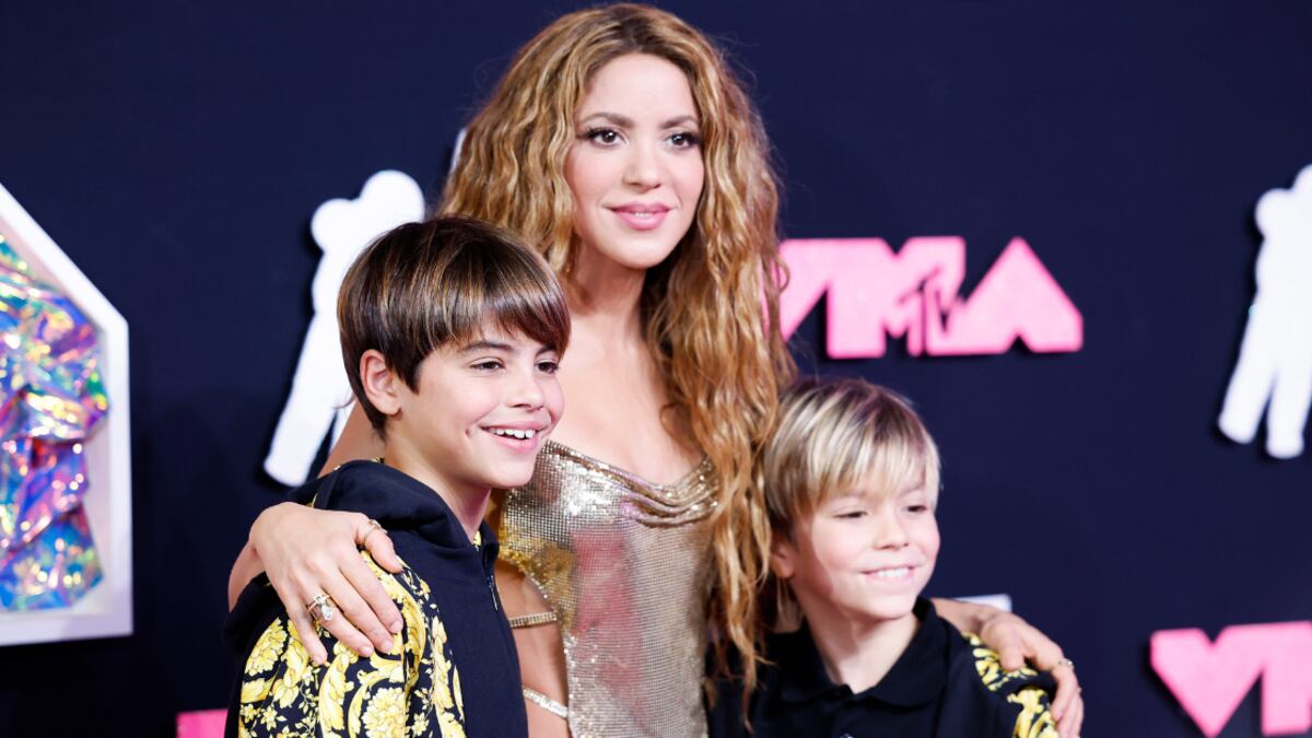 Shakira con sus hijos Milan y Sasha.