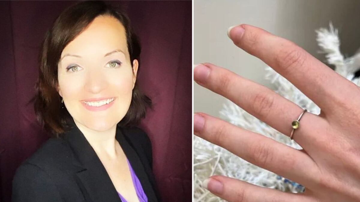 Carissa Snedden de 32 años, salió a cenar con la mejor compañía que pudo tener y se sintió tan bien que luego quiso pasar por una joyería para sellar un pacto consigo misma