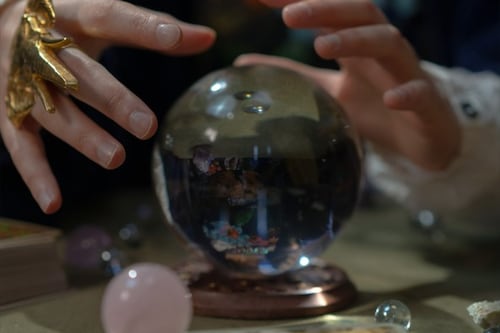 “En cualquier momento va a acabar con todo”: la aterradora predicción de Mhoni Vidente para septiembre