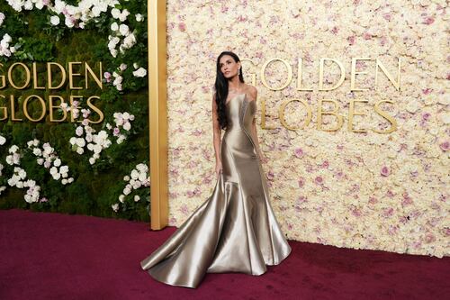 Revelan la impactante historia verdadera detrás del potente discurso de Demi Moore en los Globos de Oro