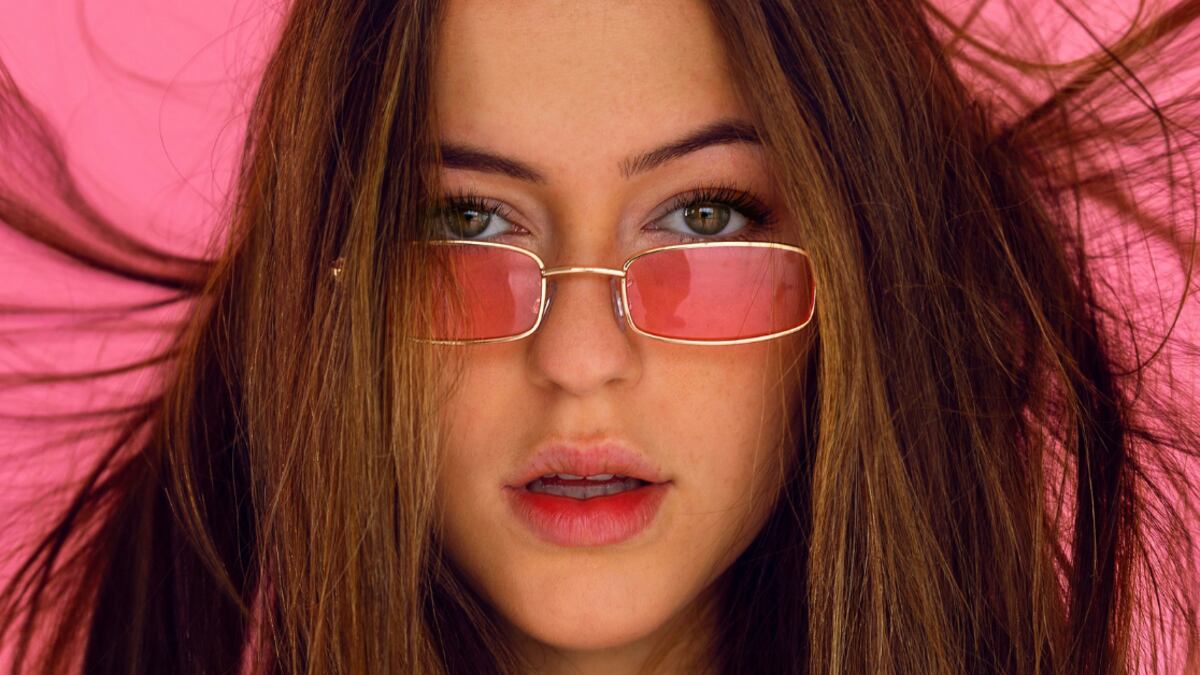 Si aún no quieres despedirte de tu cabello largo, el corte ‘blunt’ es para ti.