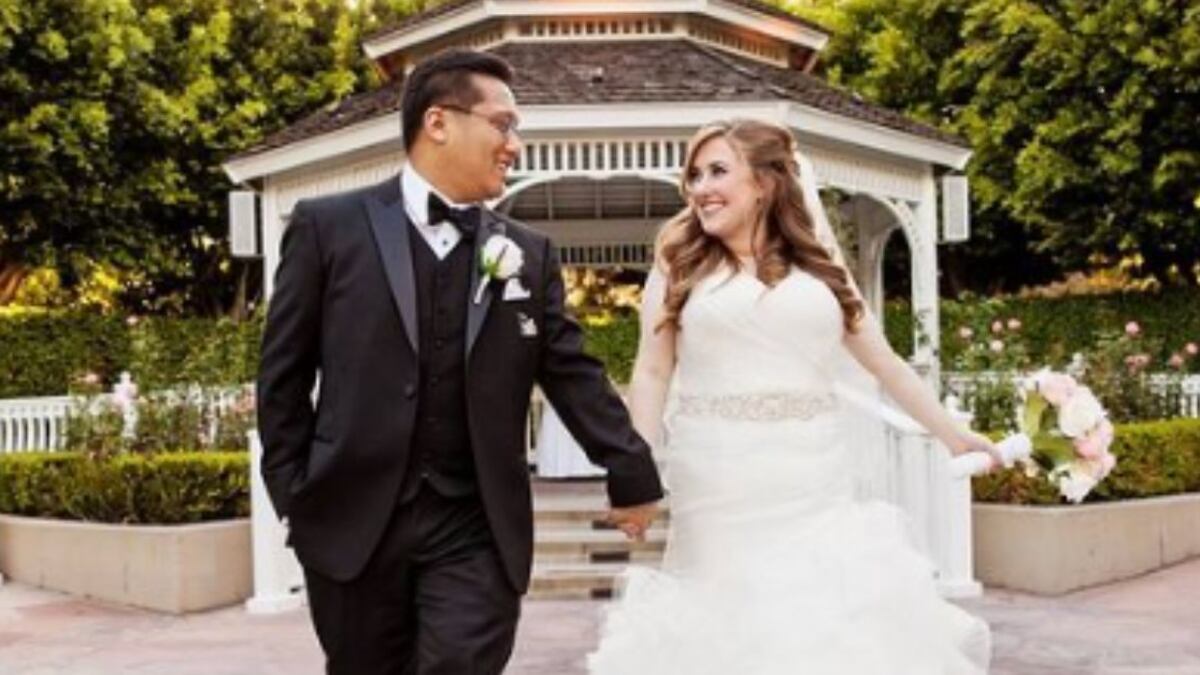 "La novia serial": mujer se hace viral tras llevar 5 bodas en Disneyland y planea hacerlo nuevamente