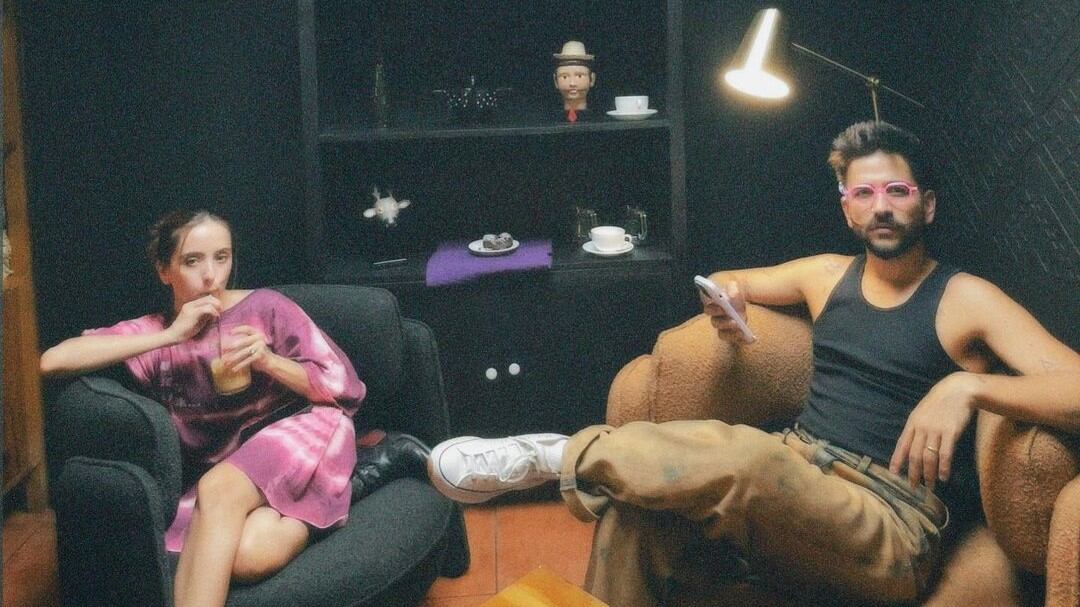 Camilo y Evaluna paseaban por las calles de Madrid cuando un lente los capturó mientras estaban con Índigo.