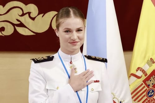 Princesa Leonor deja atrás el uniforme de la Armada y da cátedra de elegancia con este aplaudido look