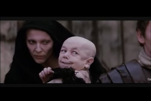 Así luce el bebé demonio que salió en la película ‘La pasión de Cristo’ a sus 61 años