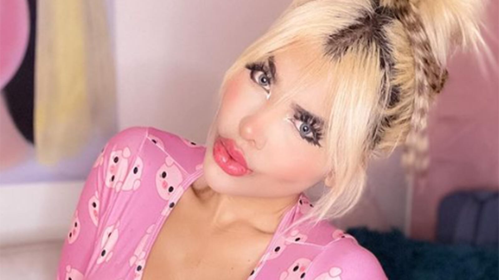 La Barbie colombiana asustó a más de uno con su nuevo ‘retoque’.