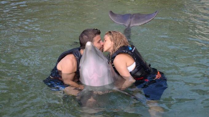 El día que Piqué besó el piso por Shakira (FOTO)