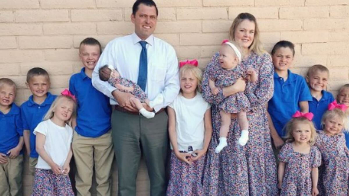 Courtney Rogers, de 38 años, y su esposo, Chris, hace poco dieron la bienvenida a la bebé Cambria, elevando la cantidad de sus hijos a los asombrosos 12.