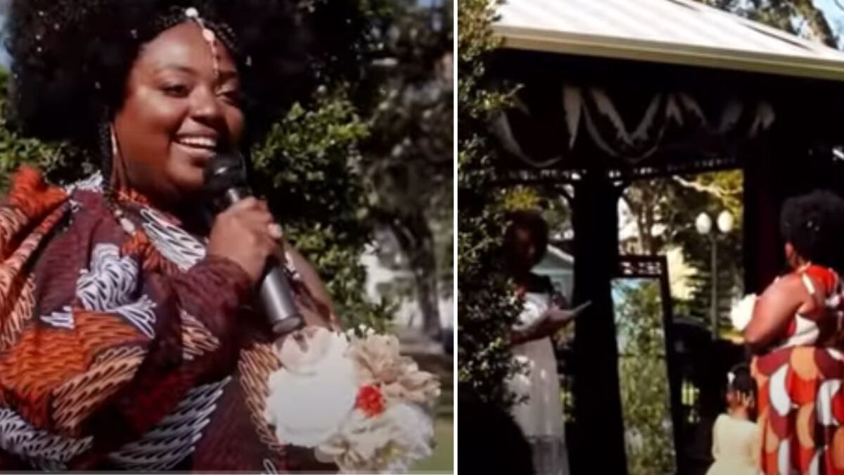 Mujer juró amor a ella misma frente al espejo