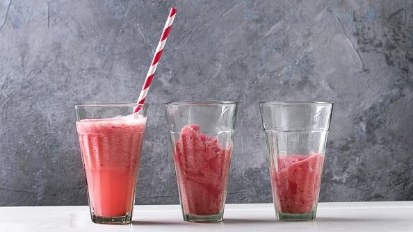 Así puedes preparar una limonada de sandía