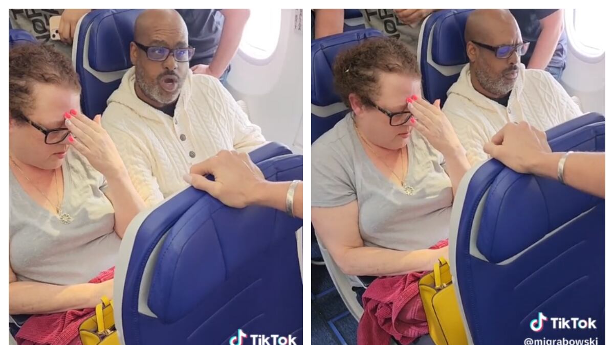 Un hombre que quejó de un bebé que estaba llorando, y armó un revuelo en el avión