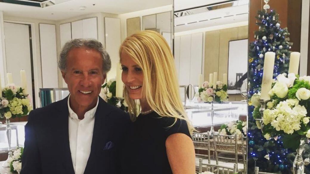 “Su futuro marido, Pepo, le dijo: ‘Mi amor, vivamos en mi casa. Vamos a cambiarla completa para que tú sientas que es tu casa’”, reveló el periodista.
“Por lo tanto, ellos contrataron a un excelente arquitecto, amigo mío, muy bueno, que ya está en un proceso de remodelación”, complementó el conductor del Mucho Gusto.
Además, sostuvo que la idea de Pepo es que Cecilia “sienta completamente acogida en su nuevo hogar”.
“Se lo merece, porque la Cecilia lo ha pasado pésimo, mal. Ha tenido momentos de mucha luz, de mucha sombra y parece que finalmente, quien busca el amor, lo encuentra”, remató el comunicador.