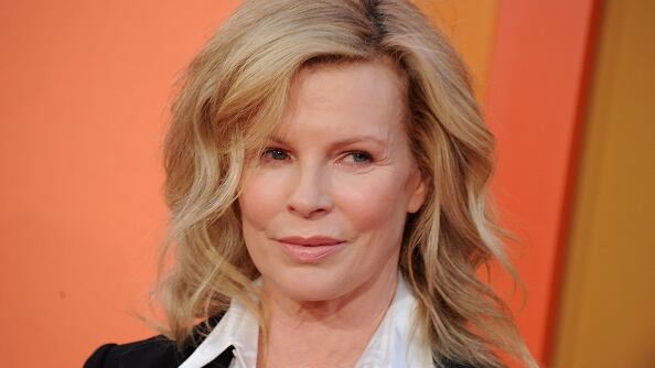 Kim Basinger lució irreconocible
