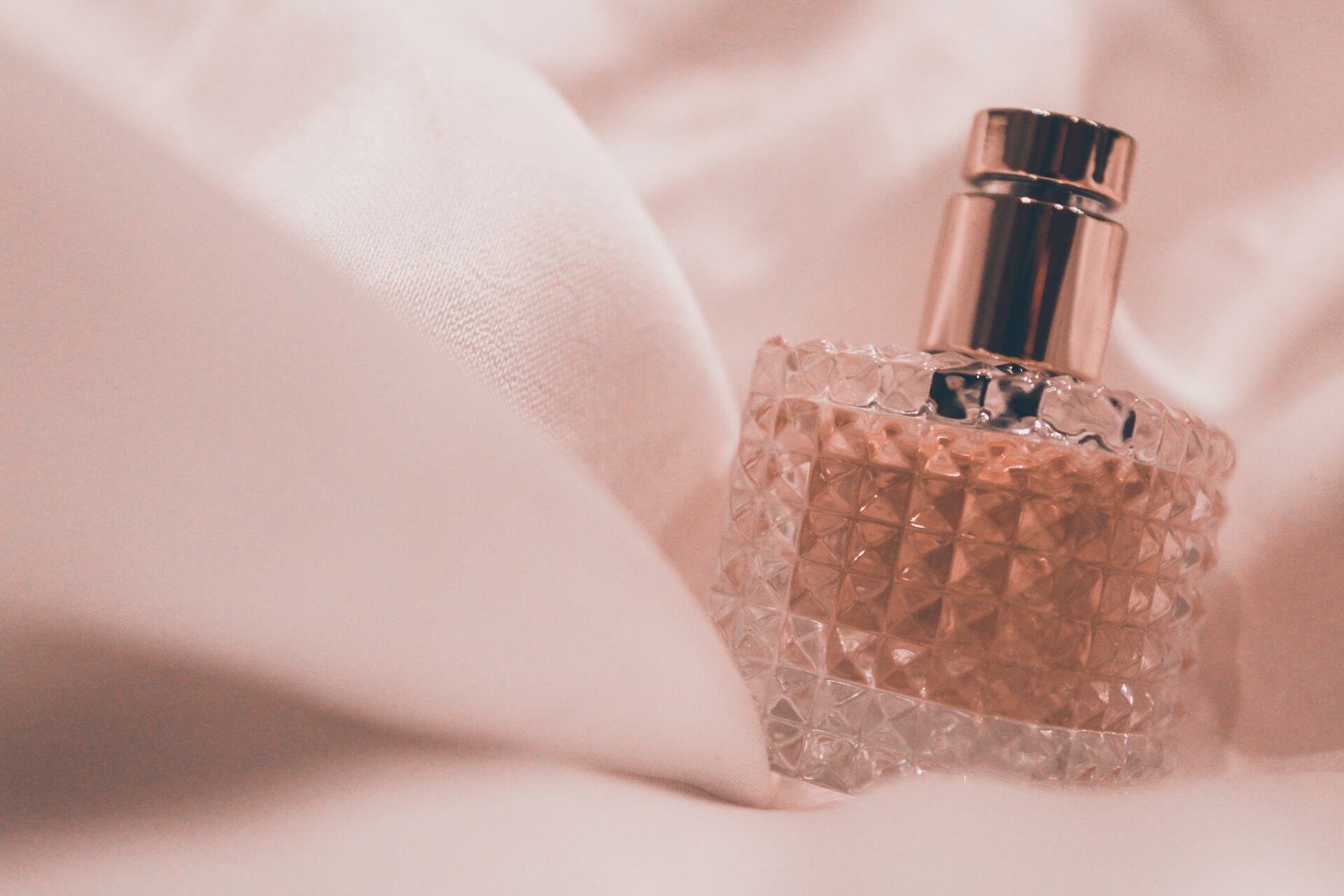 ¿Qué perfume regalar a una mujer de 40 a 60 años? 5 alternativas que les fascinarán 
