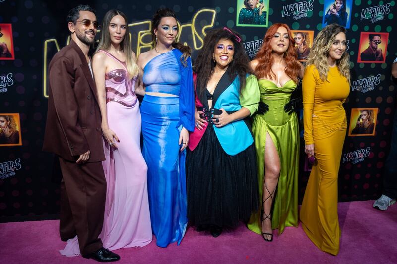 ¡Fíjate, fíjate, en tu secretaria!