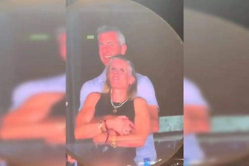 Mujer que filmó polémica Kiss Cam en show de Coldplay revela sus ganancias por el video