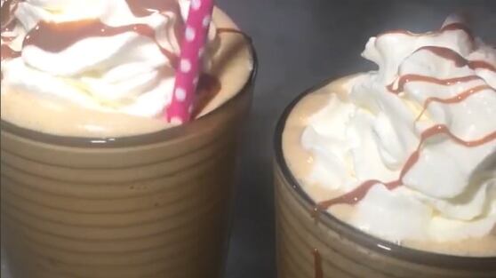 Disfruta de un rico frapuccino de dulce de leche