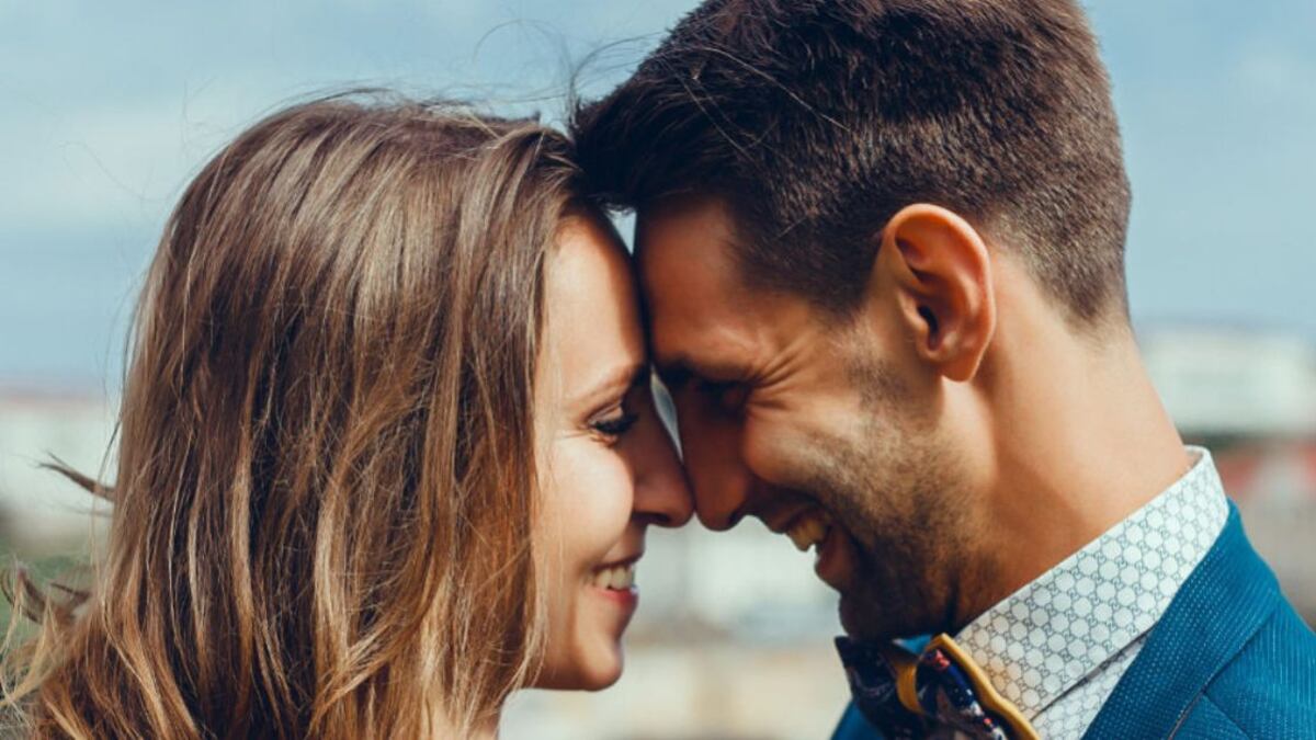 ¿Qué significa que un hombre sonría luego de darte un beso?