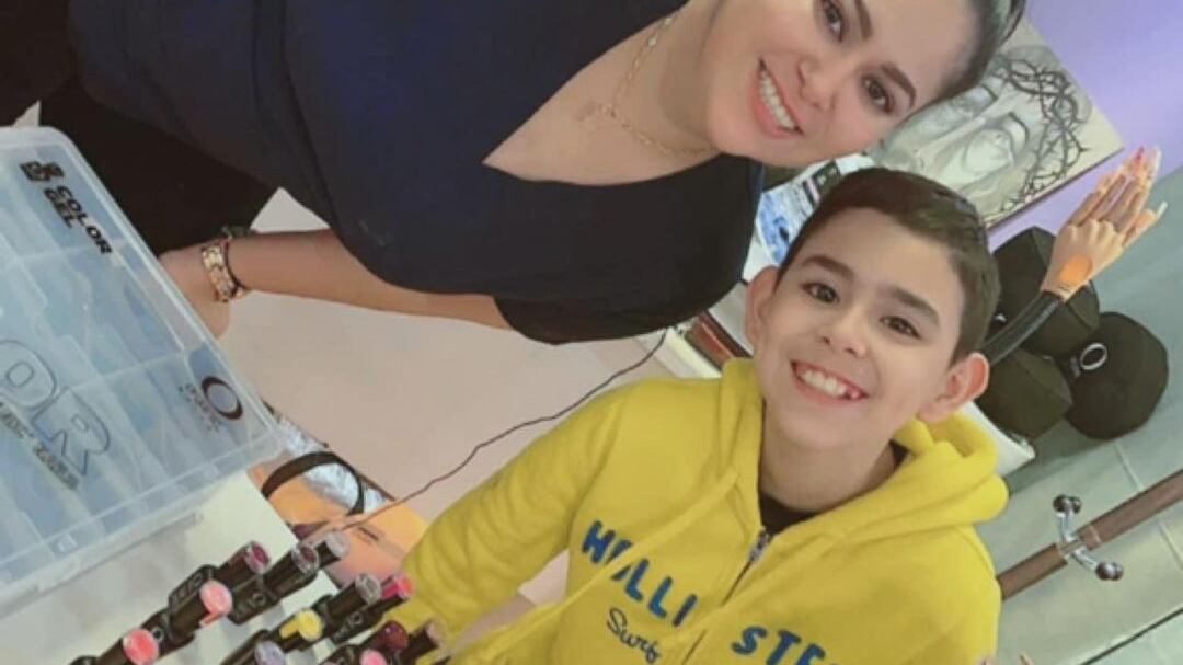 Gabriel Quimbar es manicurista