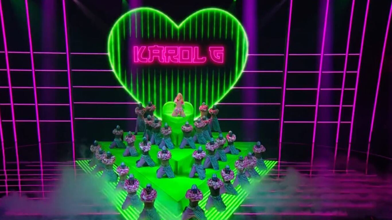 Karol G no dejó escapar ni un solo detalle para su presentación en los VMA's para responder a los ataques de Anuel.