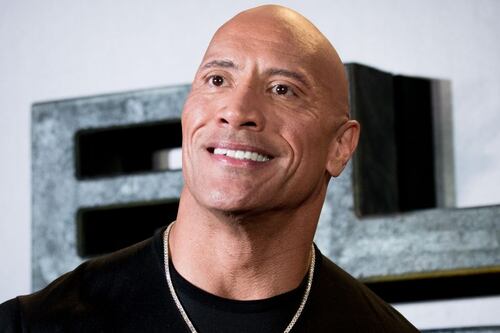 ¿Se molestó? Así reaccionó ‘La Roca’ ante su estatua de cera criticada por ser “muy blanca”